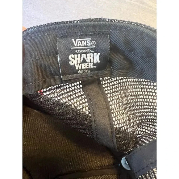 Vans X Shark Week Unisex Mesh Trucker Snapback Hat Multicolor Adjustable - Picture 4 of 4